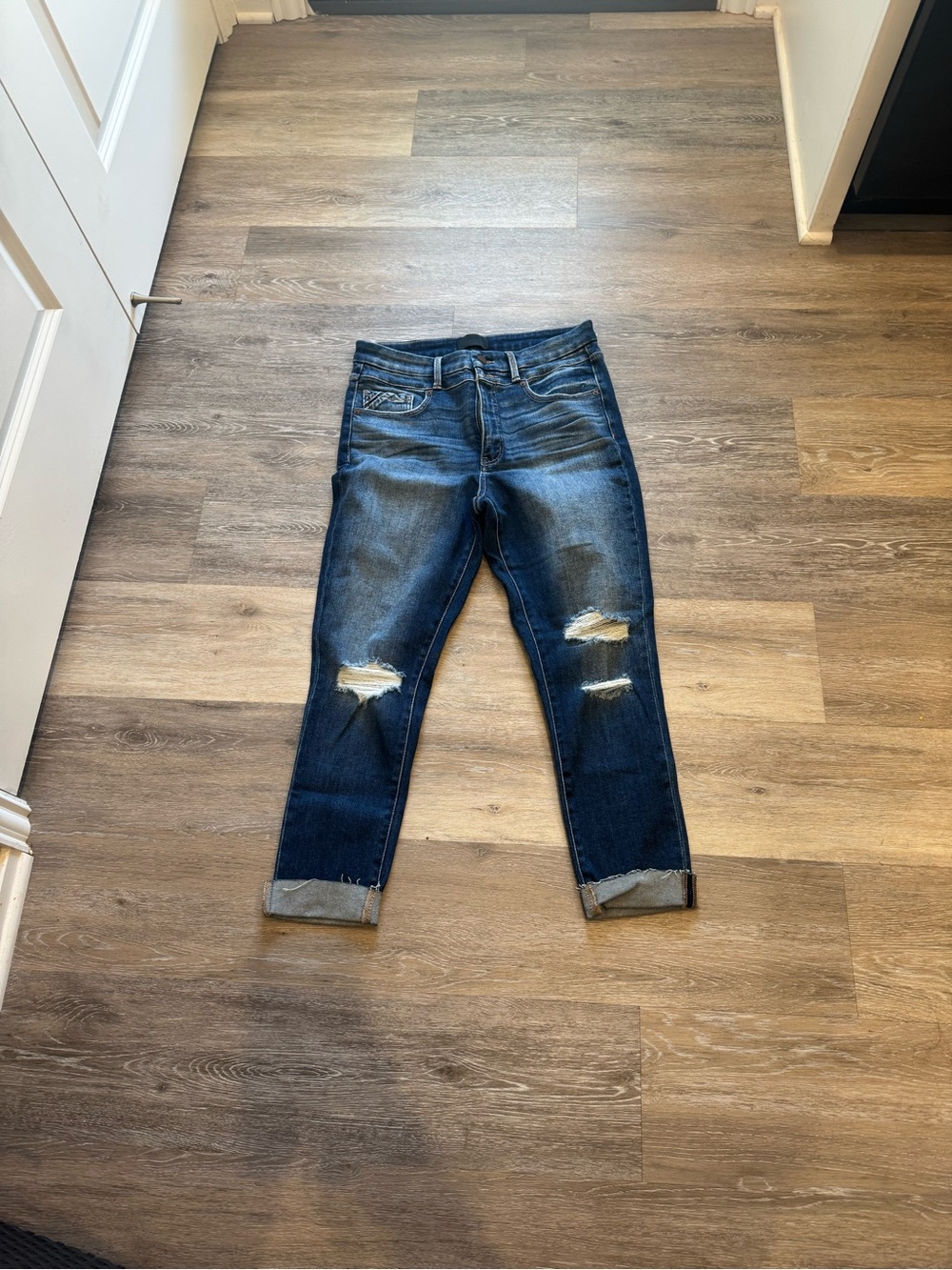 Buckle Dark Blue Distressed Ankle Jeans